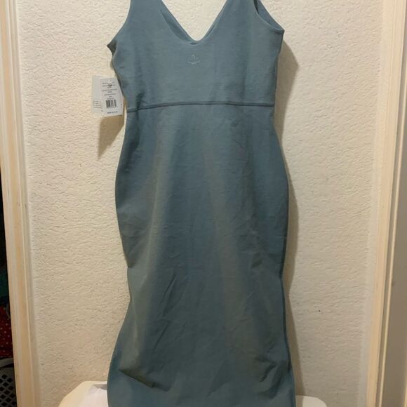 Beyond Yoga Blue Sleeveless V-Neck Midi Dress - Picture 5 of 7